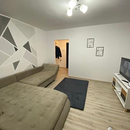 Cazare Petrosani Apartment Bagian luar foto