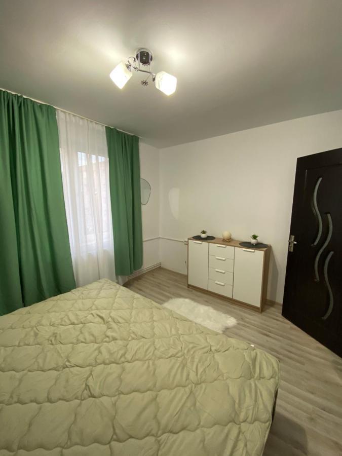 Cazare Petrosani Apartment Bagian luar foto