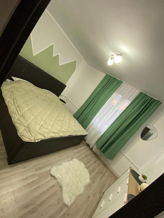 Cazare Petrosani Apartment Bagian luar foto